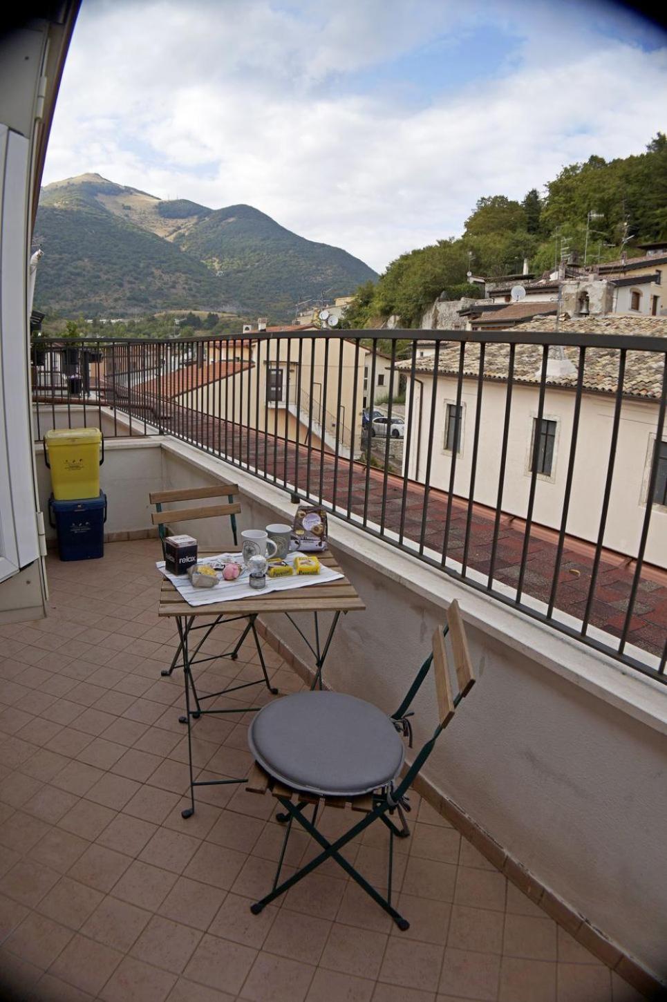 Casa Vacanze Donna Lucia Castel Di Sangro Esterno foto
