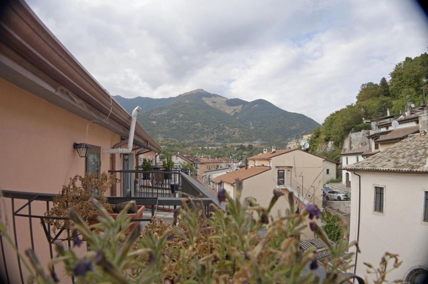 Casa Vacanze Donna Lucia Castel Di Sangro Esterno foto